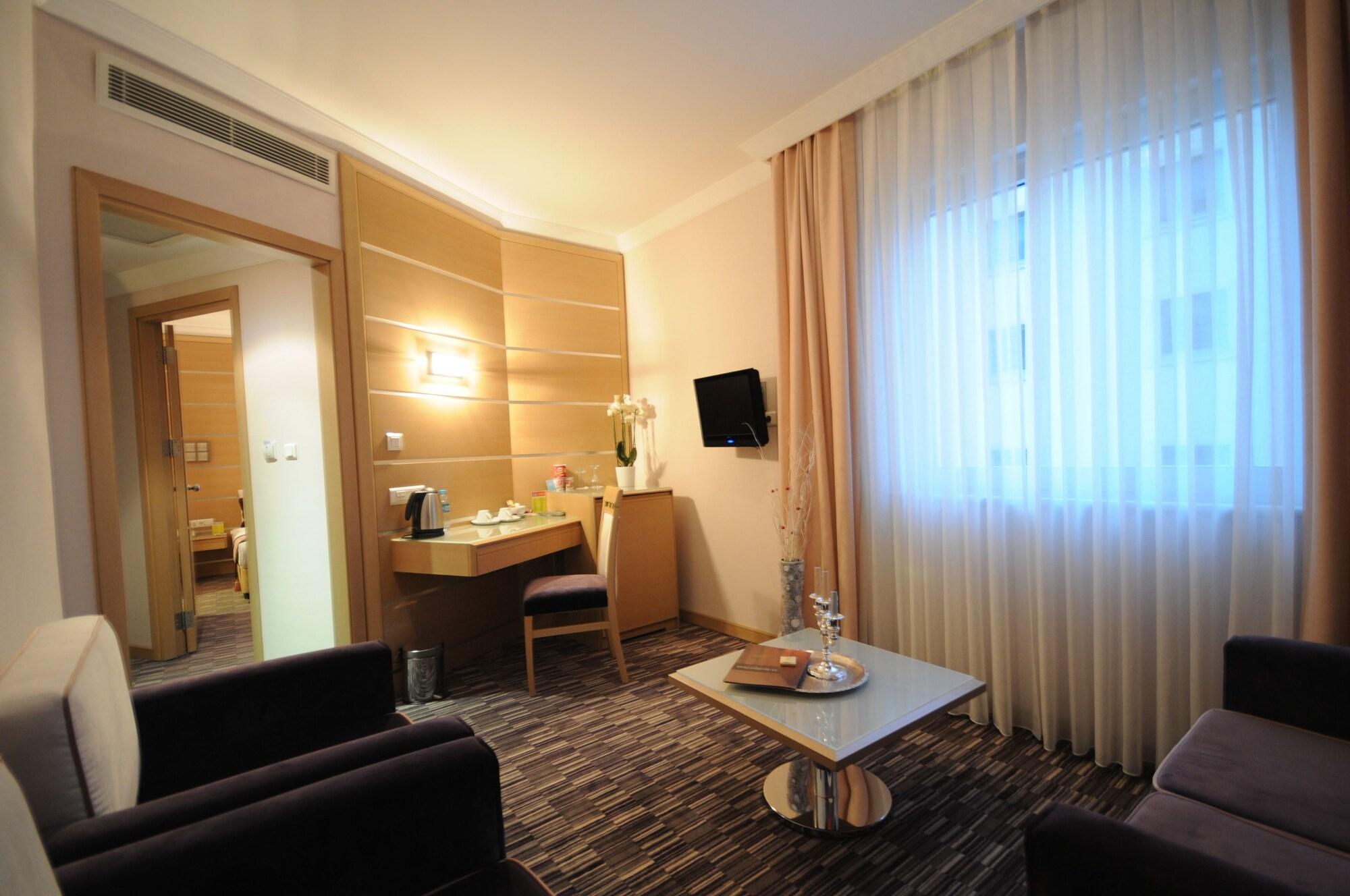 Sv Business Hotel Taksim Istanboel Buitenkant foto