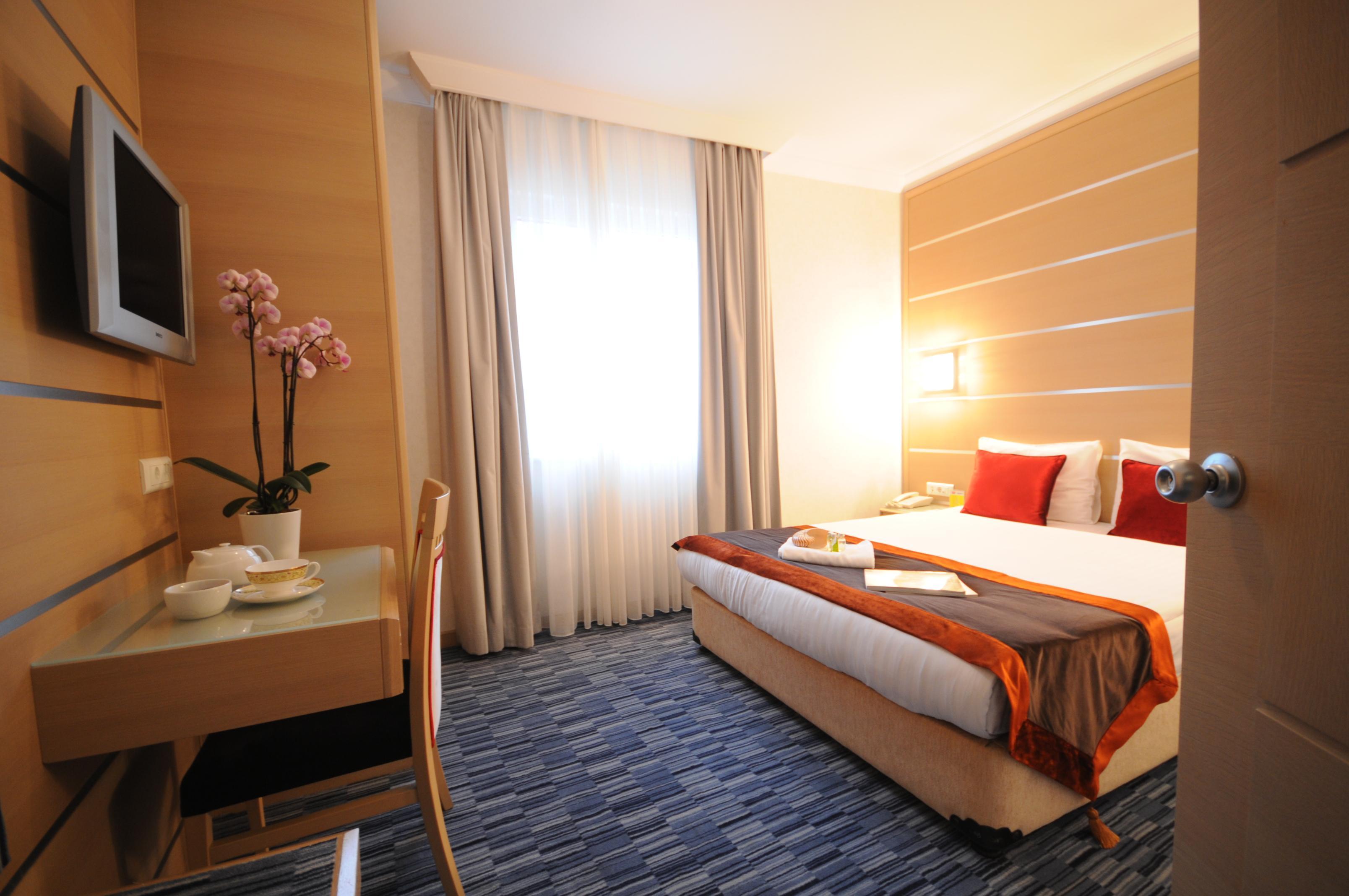 Sv Business Hotel Taksim Istanboel Buitenkant foto