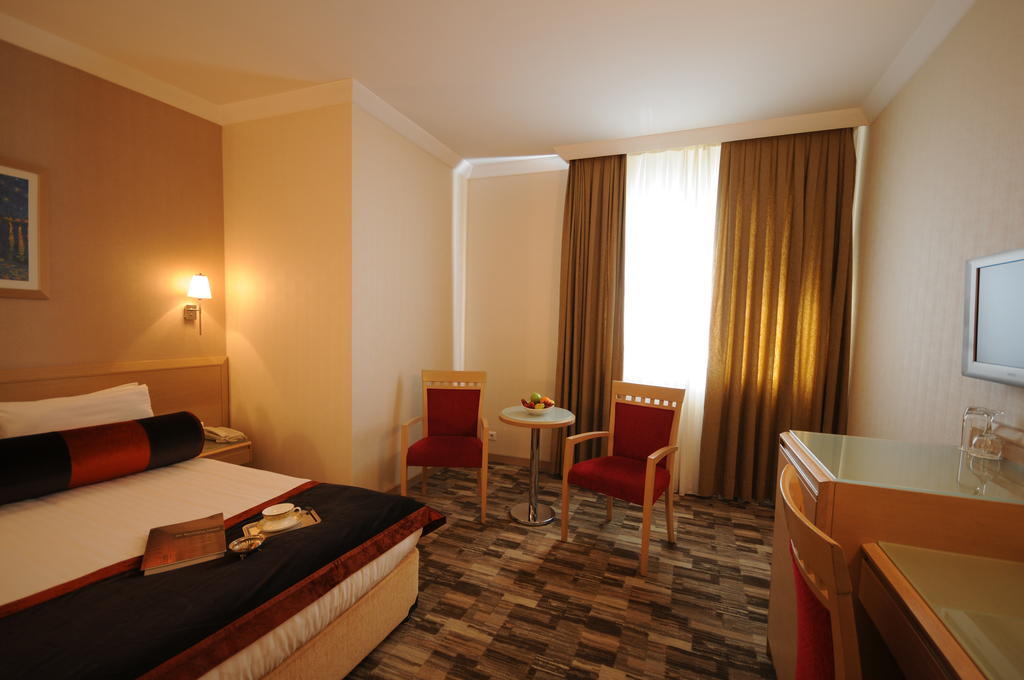 Sv Business Hotel Taksim Istanboel Buitenkant foto